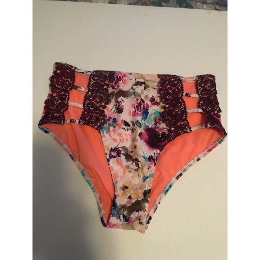 Time & Tru bikini bottom size medium